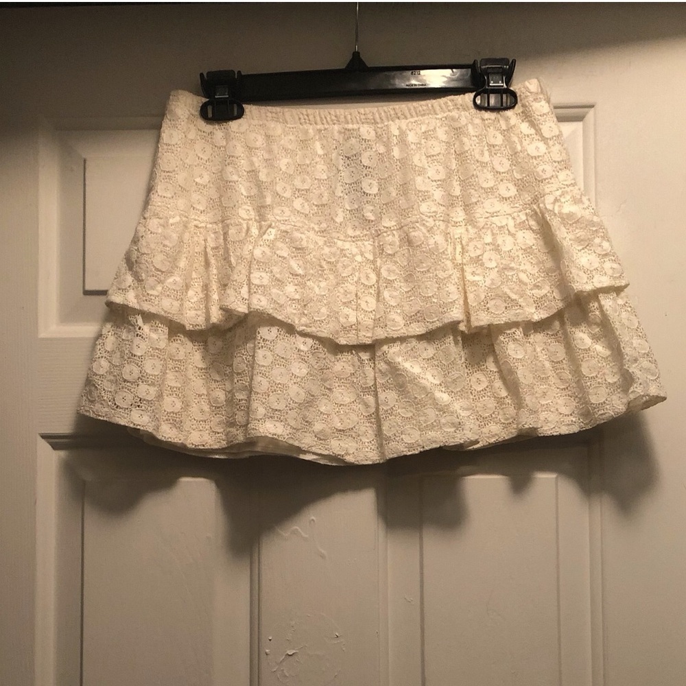 Size Medium White Eyelet Lace Pattern Mini Skirt - image 2